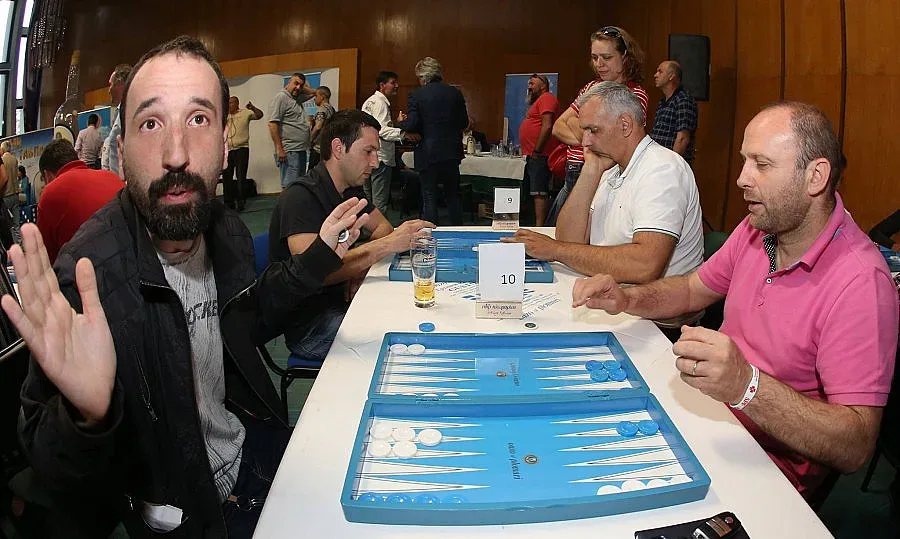 176 мериха сили на табла в София