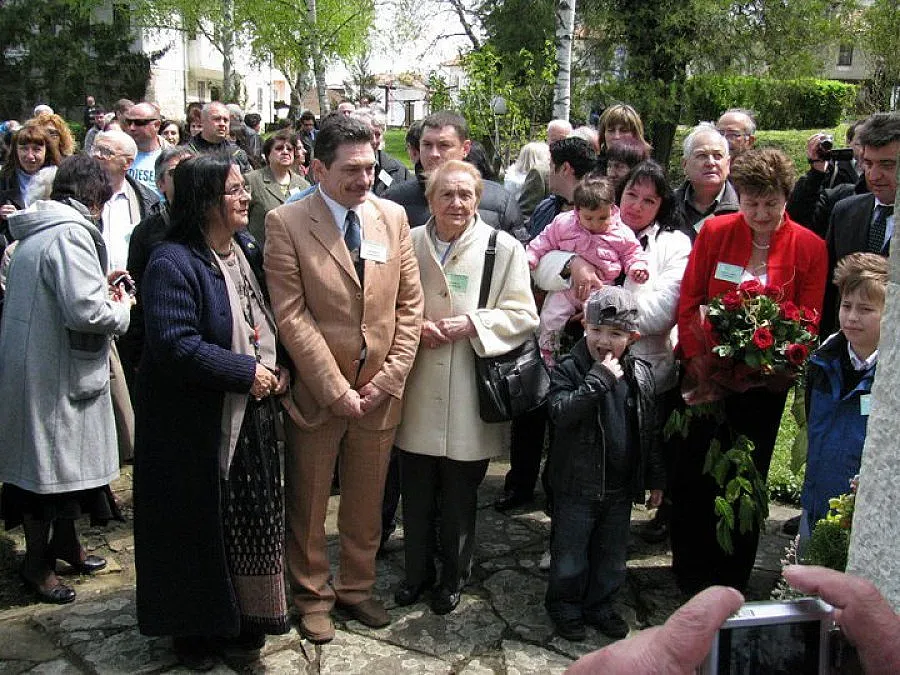 Елена събира Кършовския род