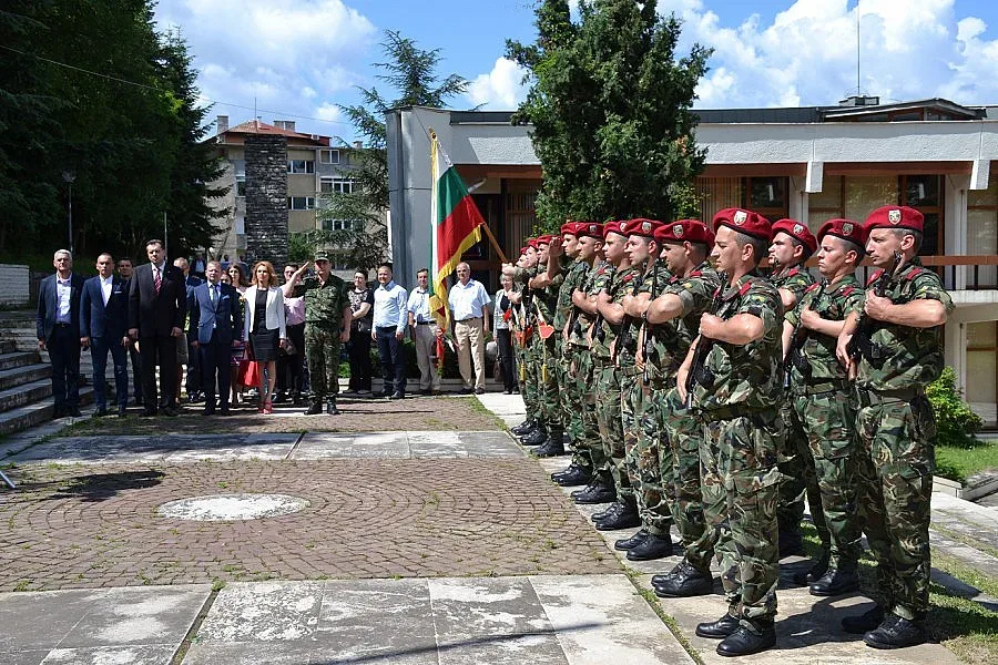 Граждани и военни почетоха Ботев в Благоевград