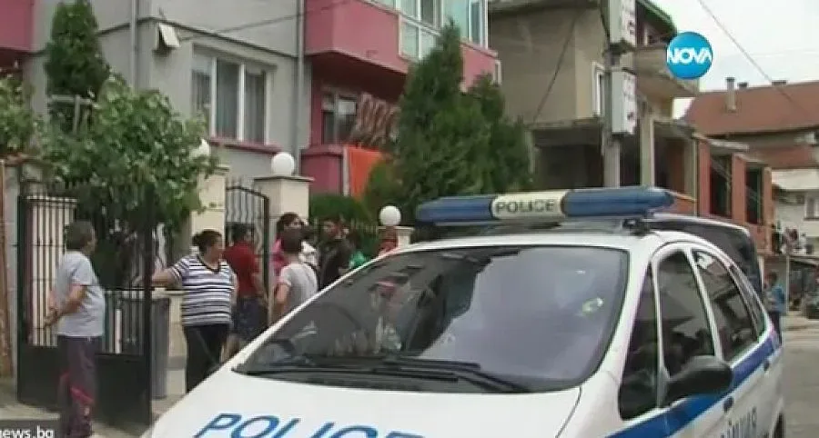 Нови разкрития за полицаите, осигурявали чадър над сводник