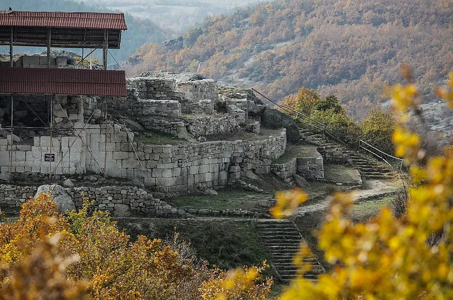 200 милиона за крепости и могили