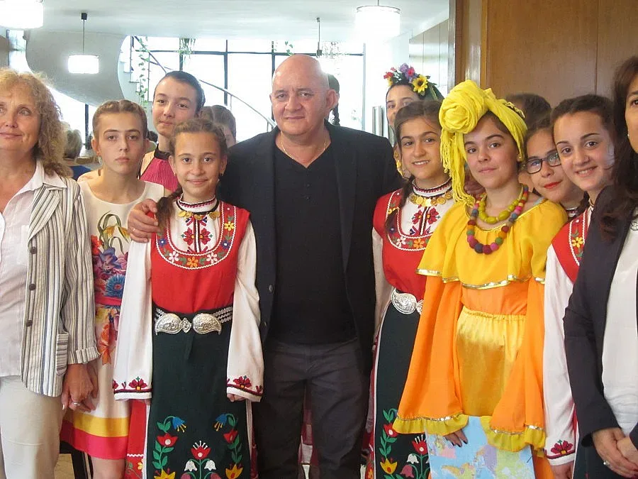 Песни, танци и екзотика за децата от Пазарджик 