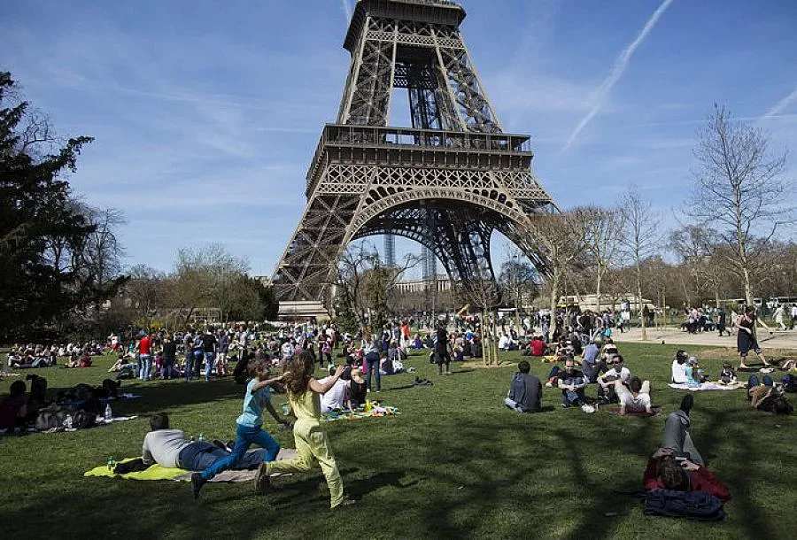 Париж забрани старите коли