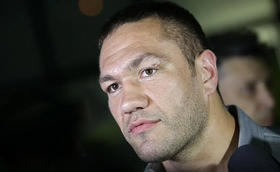 Революция тегли Кобрата към Рио