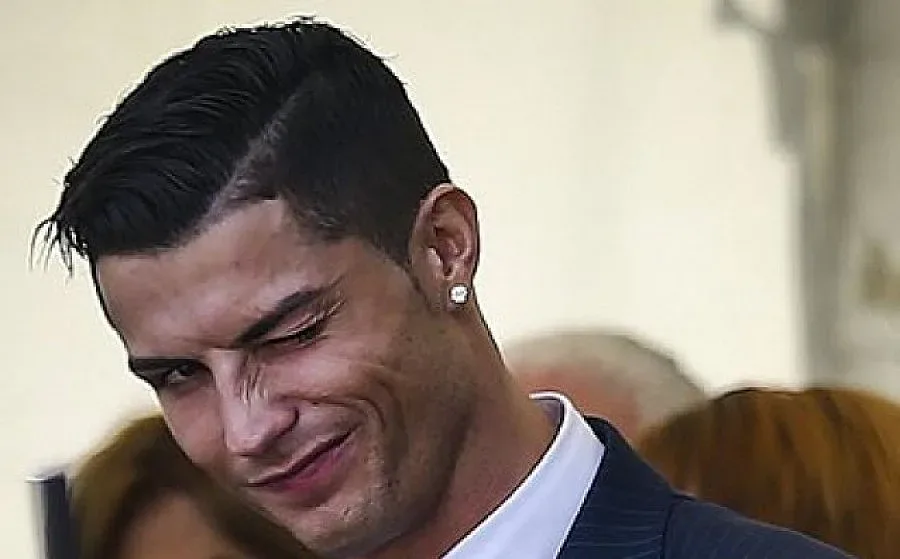 Роналдо се пече с мъже в Ибиса