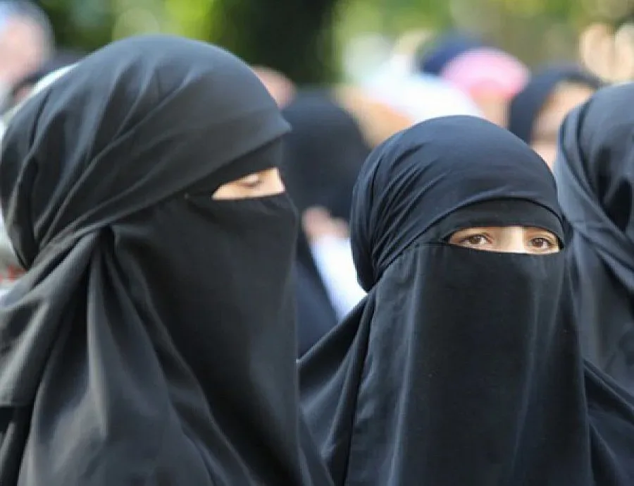 Без бурки и в Бургас