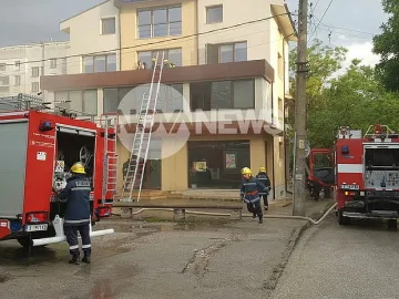 Мълния подпали сграда в Хасково