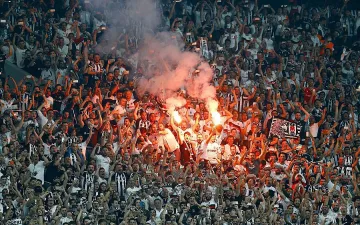 Турци и поляци жертват хляба за футбол