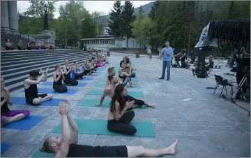 Ярив Лернер събира йоги и музиканти в Рила