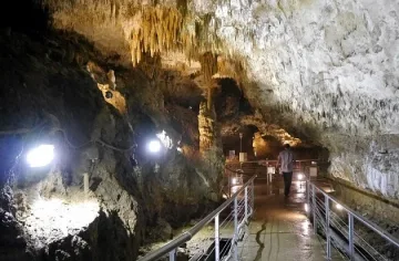 Ангелкова съдейства за отварянето на пещера „Бисерна“ 