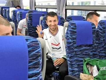 15 часа по-късно националните пристигнаха в Япония 