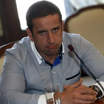 Мачът отново е между ляво и дясно