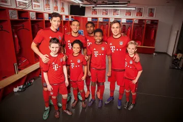 "Алианц" праща две българчета в "Байерн" 