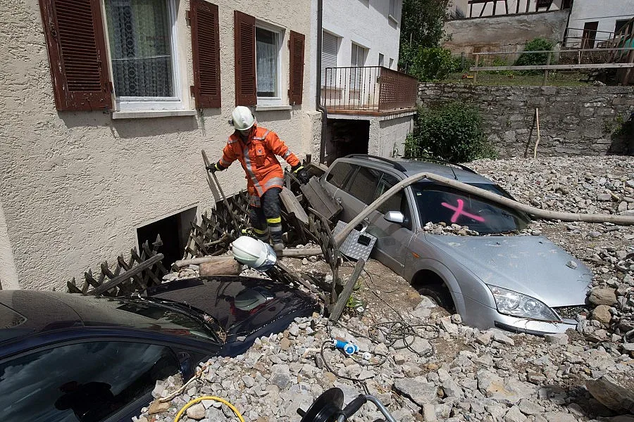 Невиждани порои заляха Германия (ОБЗОР)