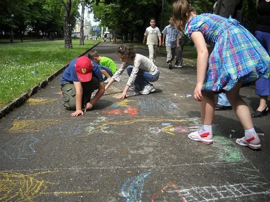 Хлапета стават откриватели за 1 юни