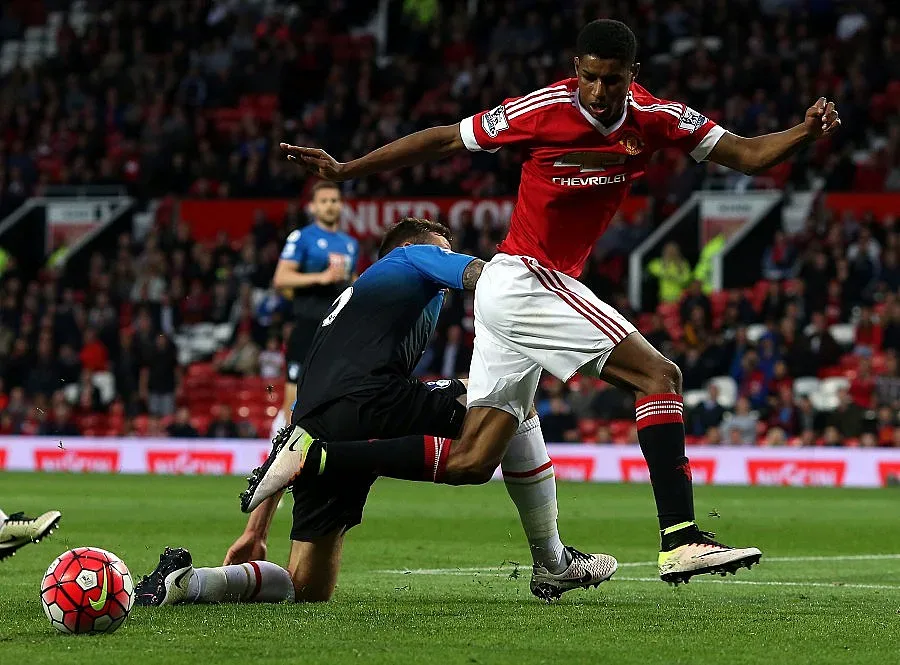 "Юнайтед" обвърза таланти с нови договори 