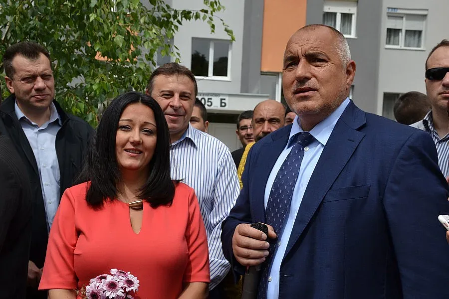 "Туптящо сърце" засякло бежанците с бебетата (ОБЗОР)