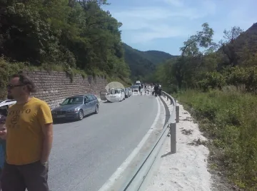 Километрични задръствания по пътя Асеновград-Смолян