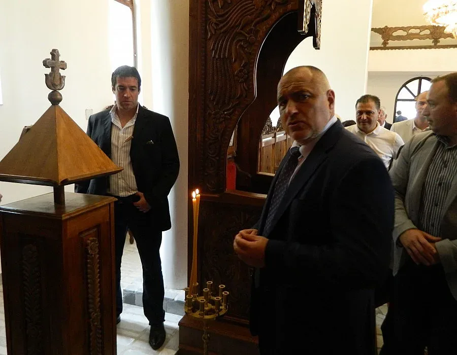 Борисов иска повече власт от Бога