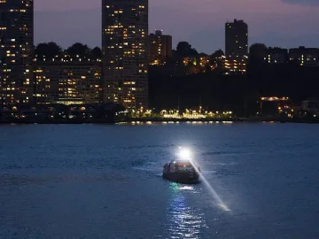 Ретро изтребител падна в река Хъдсън 