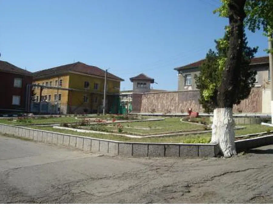 Арест за бегълци от затвора след бясна гонка