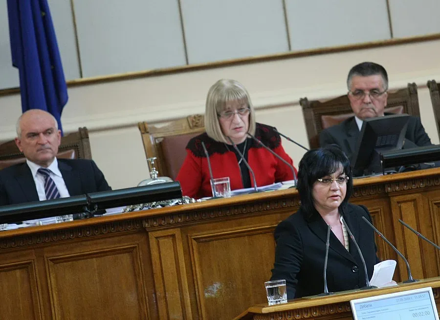 Шапка скара червените с Бъчварова