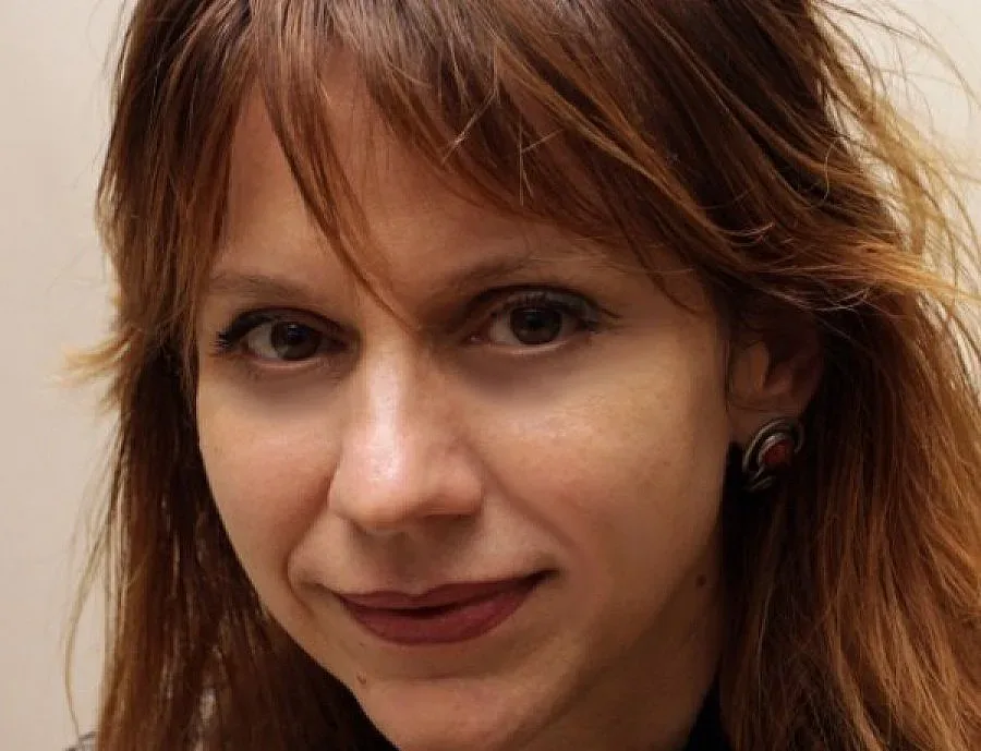 Гюбеци пред храма вместо свещичка