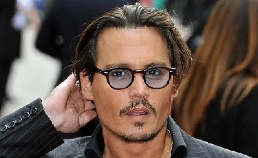 Джони Деп не коментира развода с Амбър