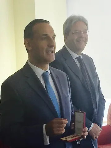 Наш дипломат с най-високото отличие на Италия 