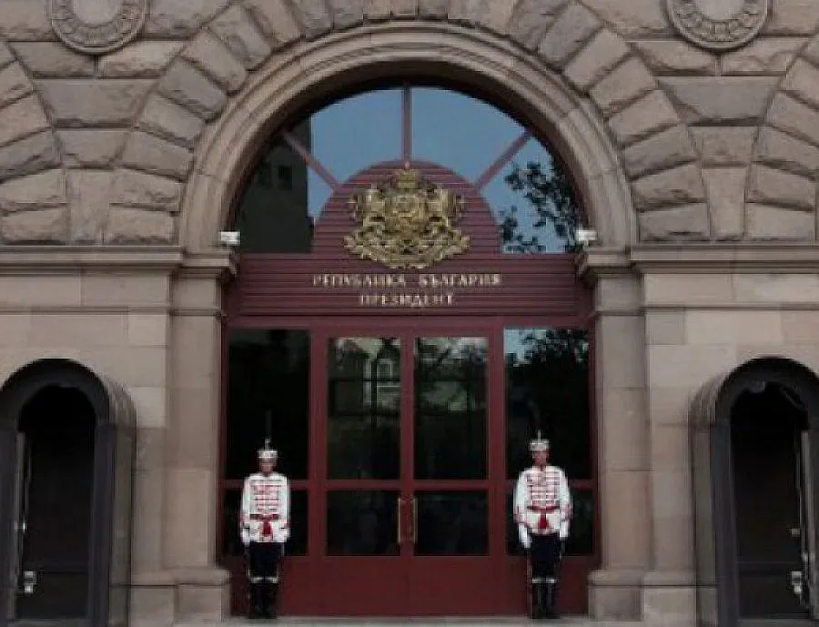 Плевнелиев пита КС за три от въпросите на Слави