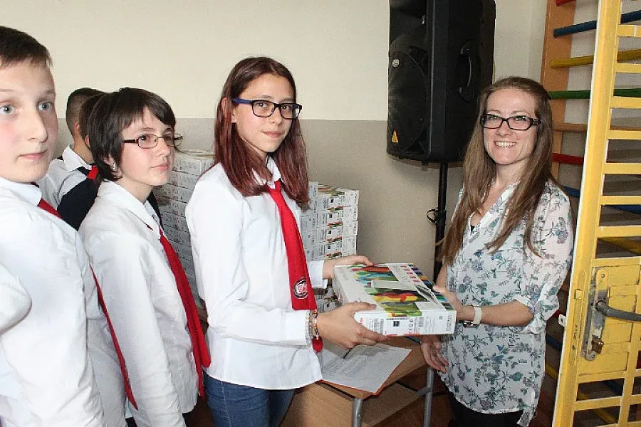 Петокласници получиха безплатни таблети