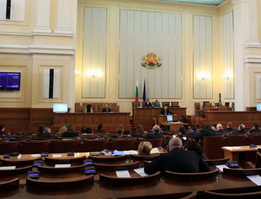 Скандал за МиГ-ове в парламента (ОБЗОР)