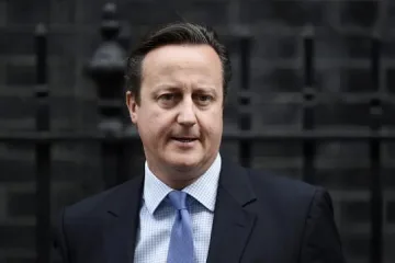 Камерън купи кола втора ръка на жена си