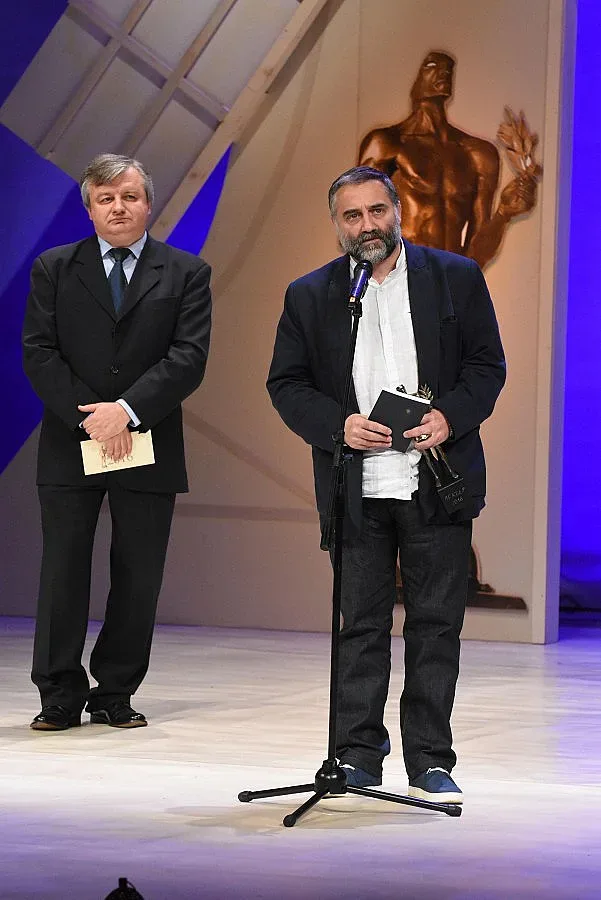 Колекционерът на изящните слова