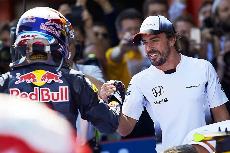 Алонсо влезе в ролята на Бекъм