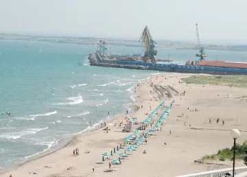 300 безплатни чадъра на бургаския плаж