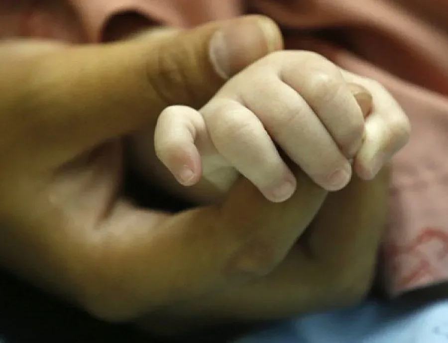 Откриха майката на изоставеното бебе в Първомай