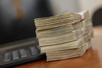 Дефлацията продължава до септември 2016 г. 