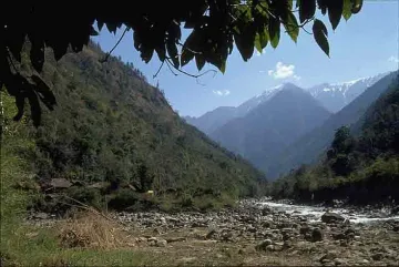 Свлачище в Мианмар, има жертви и затрупани 