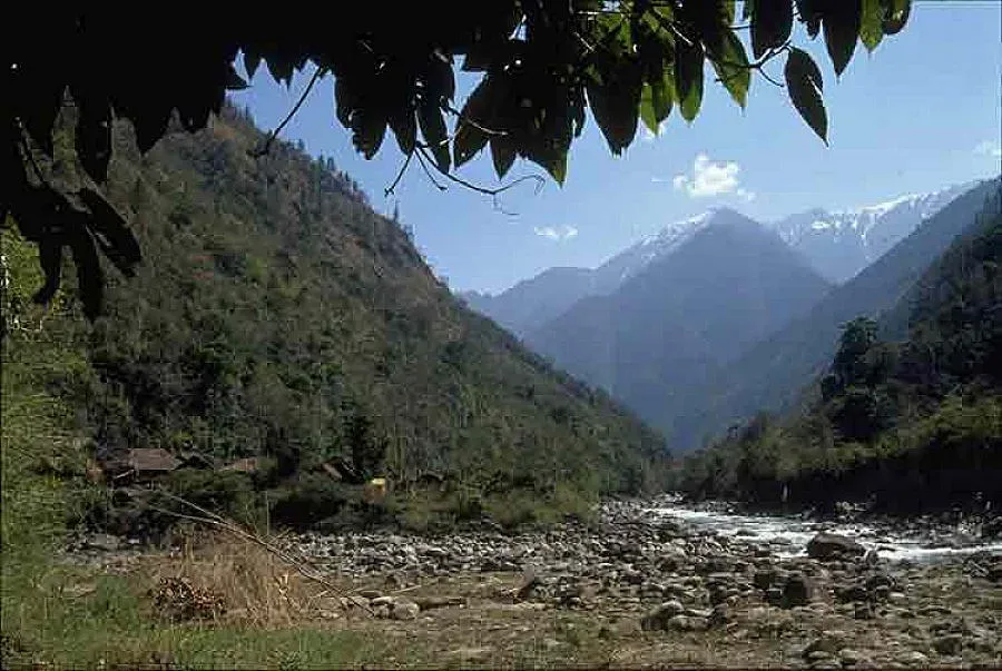 Свлачище в Мианмар, има жертви и затрупани 