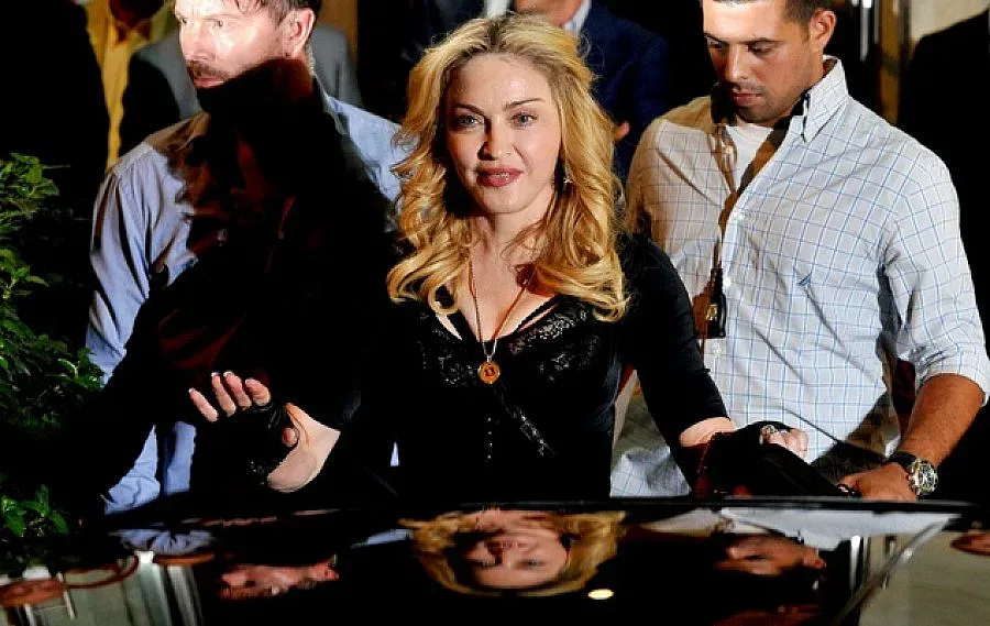 Мадона почете Принс