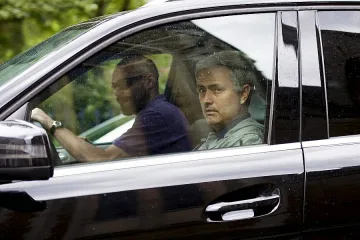 BBC: Ван Гаал е уволнен, "Юнайтед" обявява Моуриньо 