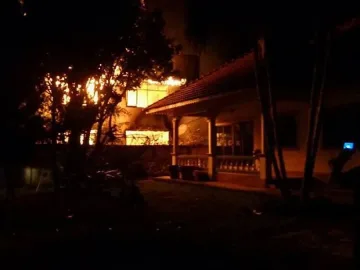 Пожар в тайландско общежитие взе 17 жертви