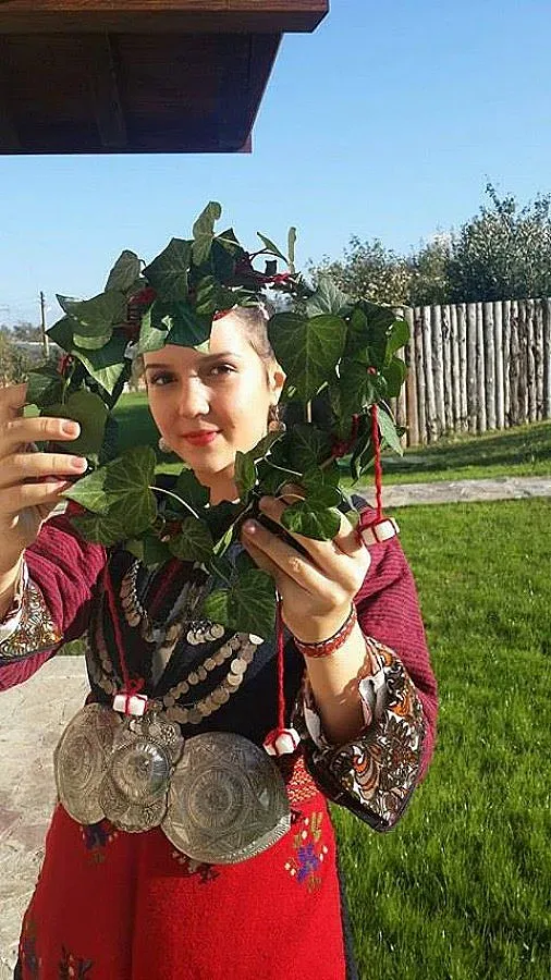 Разлог се гордее с влюбено във фолклора момиче