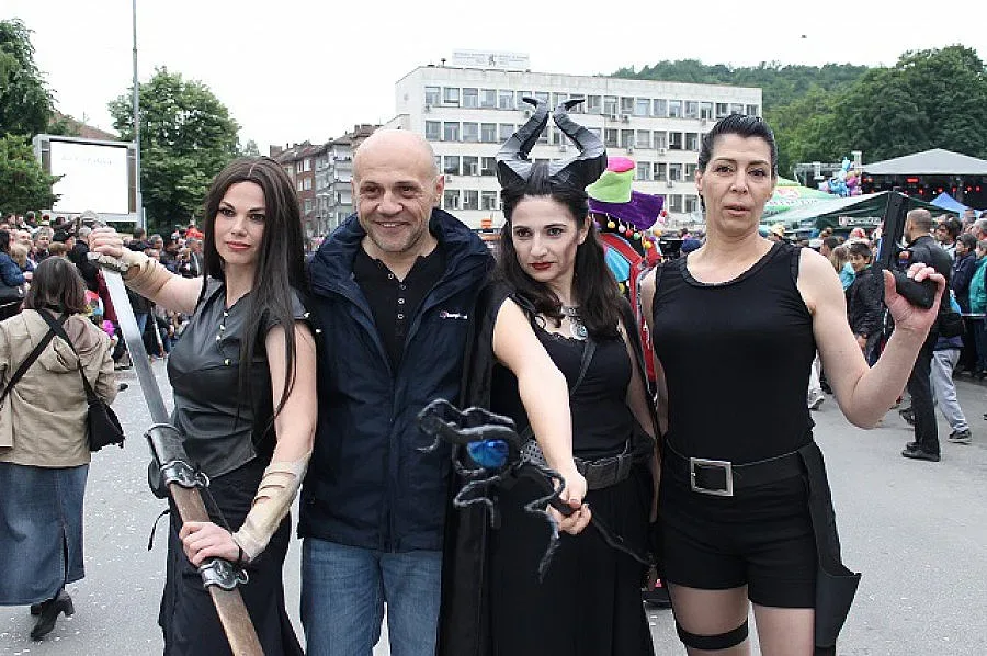 Над 2000 участваха в карнавала в Габрово