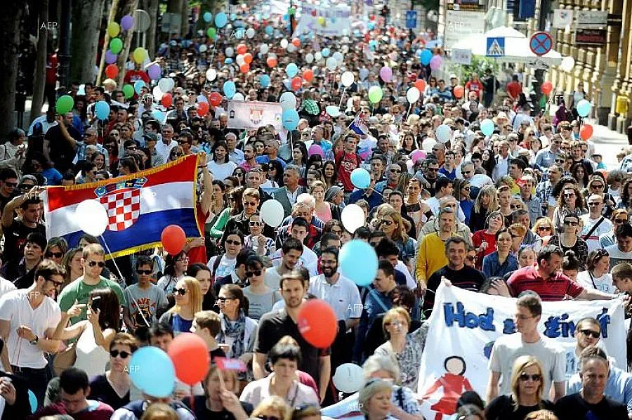 Хървати излязоха на поход срещу абортите в Загреб