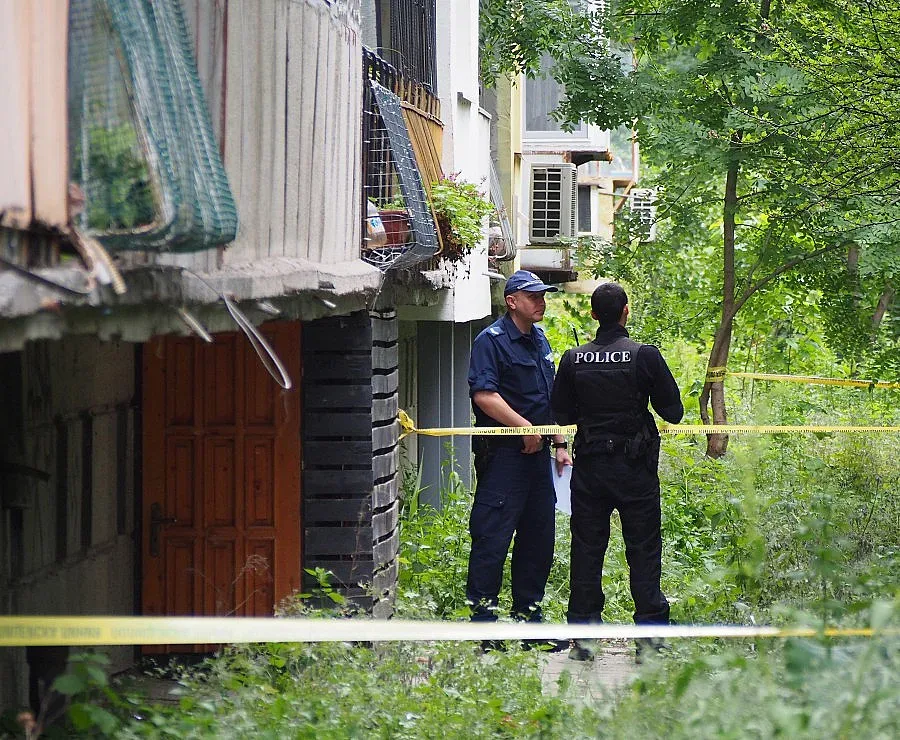 Прокуратурата разследва падането на близнаците