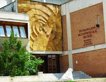 Деца стават траки в музей