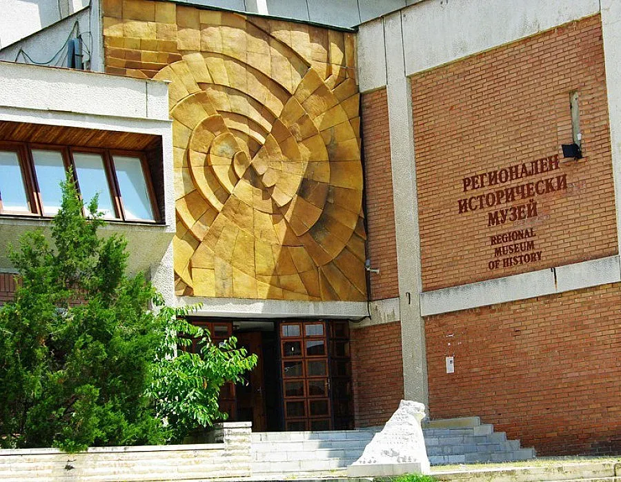 Деца стават траки в музей