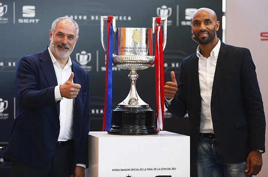 "Барса" развява шотландския флаг